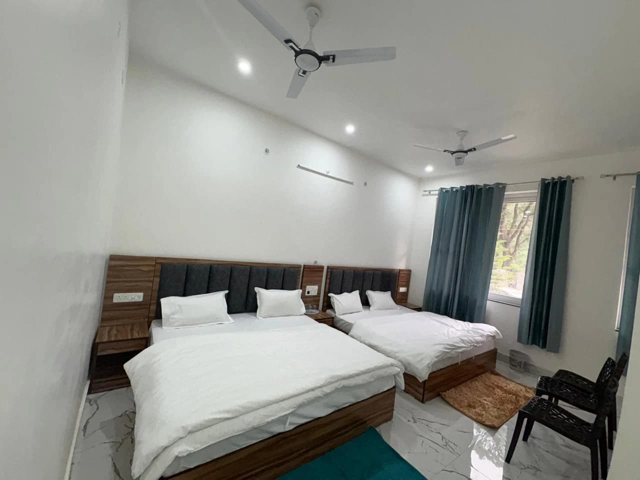 Deluxe Quadruple Room - Image 3