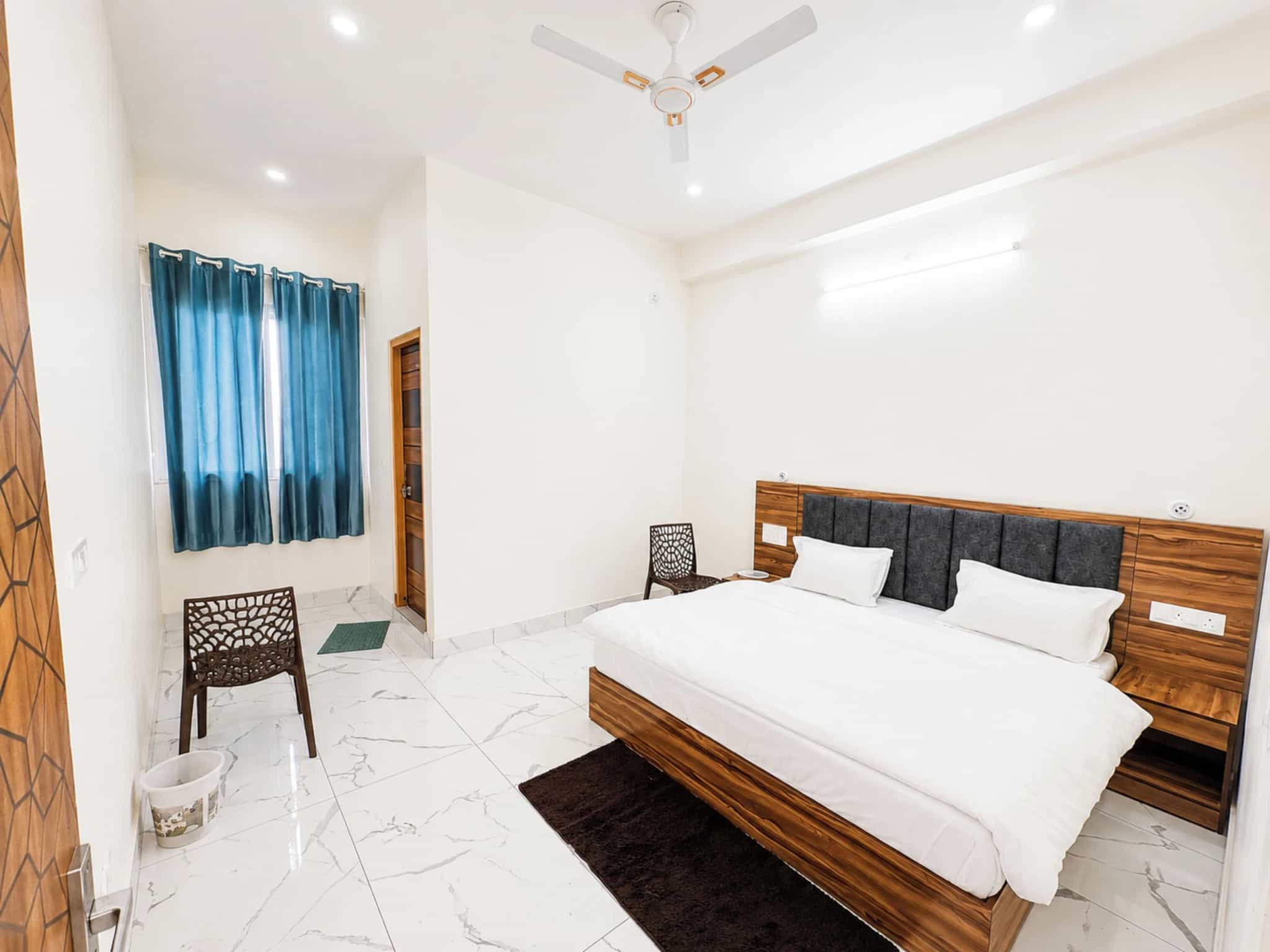 Deluxe Double Room - Image 3