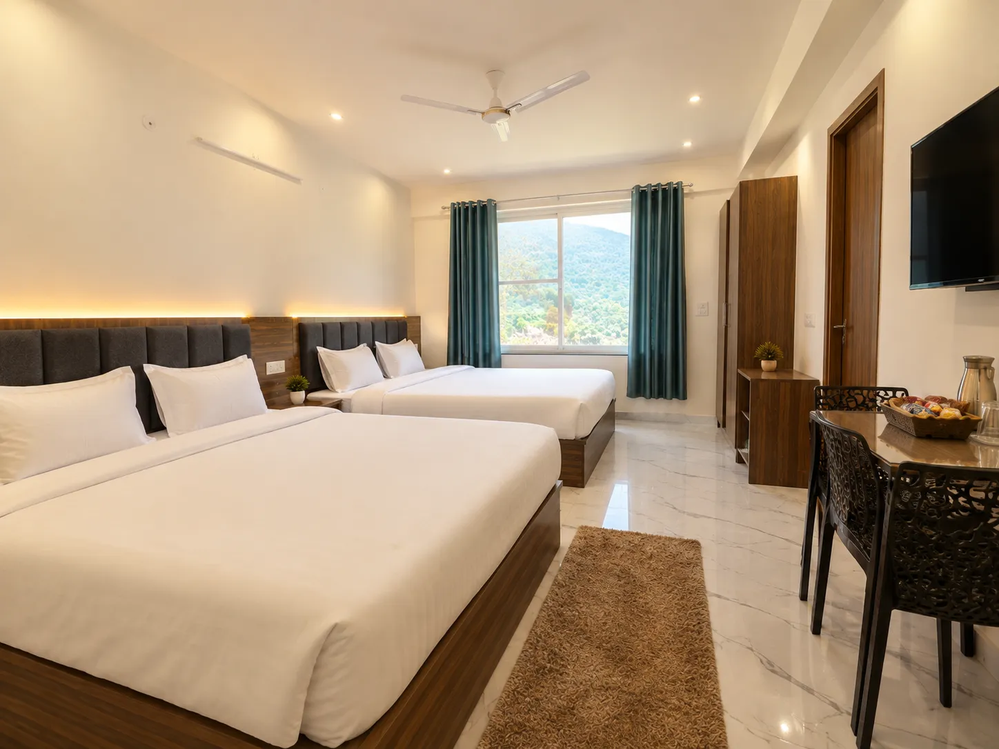 Deluxe Quadruple Room - Image 4