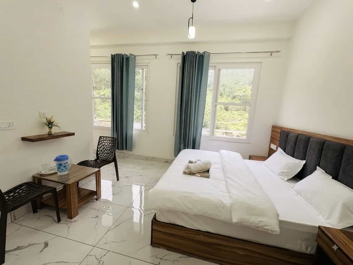 Deluxe Double Room - Image 5